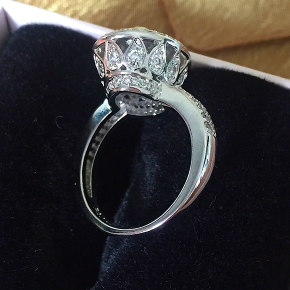 Queens Crown Blue Gem Ring - Picture 5 of 5